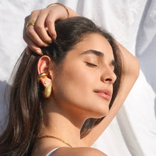 Load image into Gallery viewer, Elegant Chunky Wide Texture Hoop Earring