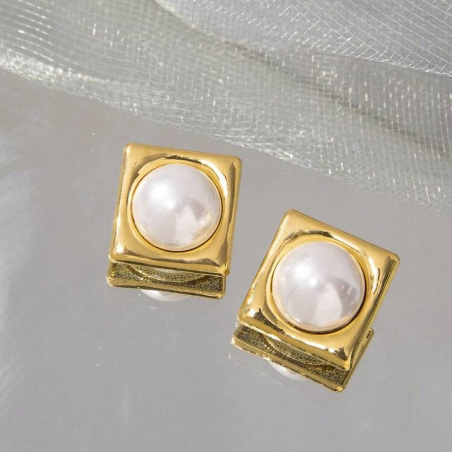 PEARL EARRINGS