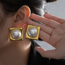 Load image into Gallery viewer, PEARL EARRINGS
