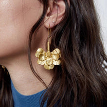 Load image into Gallery viewer, FLEUR EARRINGS

