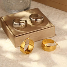 Load image into Gallery viewer, Elegant Chunky Wide Texture Hoop Earring
