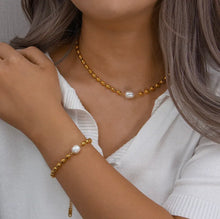 Load image into Gallery viewer, PEBBLE PEARL LUXE BRACELET
